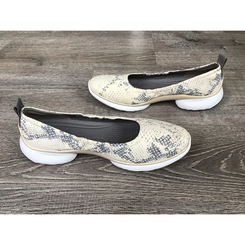 Cole Haan Womens Size 9B Grand Ambition Cream Snake Print Flats W16649